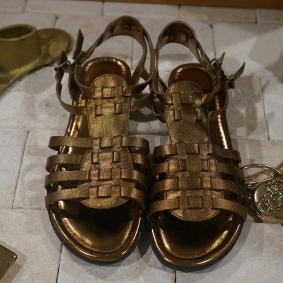 White Mountain Sandals - Picture 1 of 5